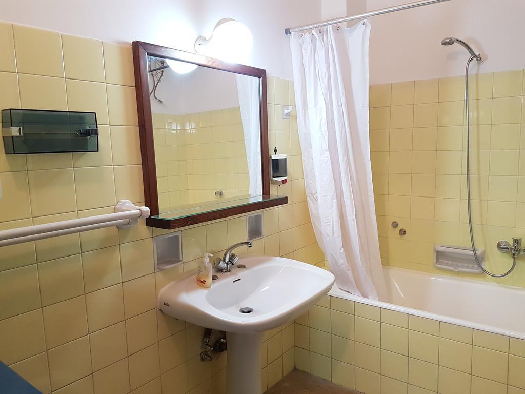 Errathens Aegean Apartment - Athens Center, 5 Bd, 2 Bath Bagian luar foto